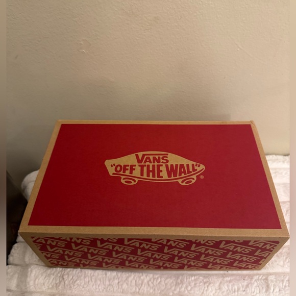 Vans Tan Sneakers Classic Low-Top Design Size - 7 Women’s / 5.5 Men’s - Picture 12 of 12